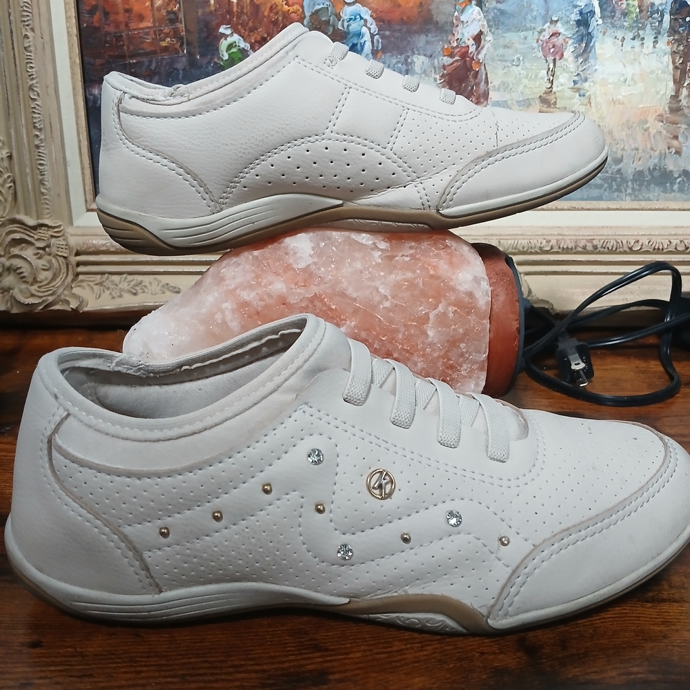 Elegant Cream Sneakers for Women - Picture 6 of 6
